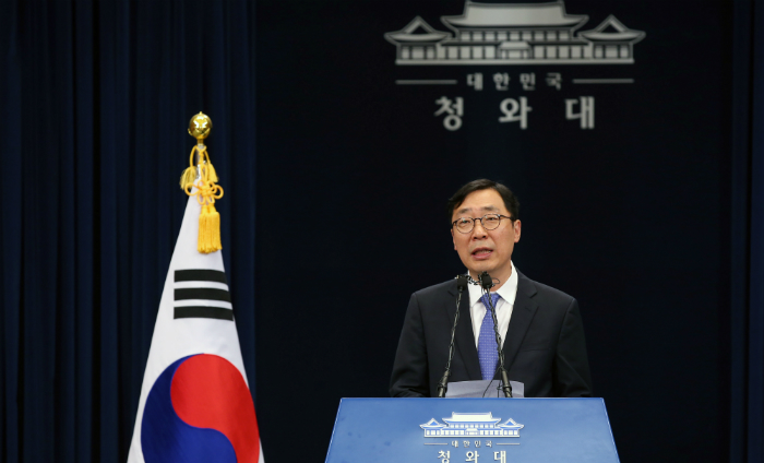 Newly-appointed senior presidential secretary for public relations Yoon Young Chan makes an announcement at the Chunchugwan press center at Cheong Wa Dae on May 11.