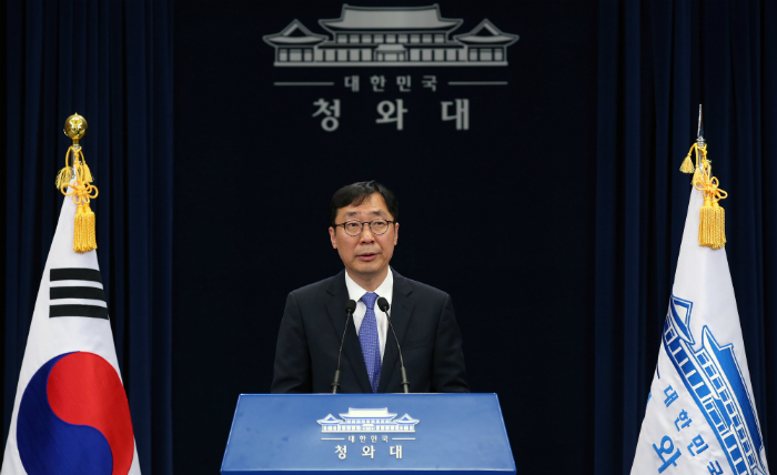 Chief presidential secretary for public relations Yoon Young-chan gives a briefing about the telephone call between President Moon Jae-in and Indian Prime Minister Narendra Modi, at the Chunchugwan press center of Cheong Wa Dae on May 11.