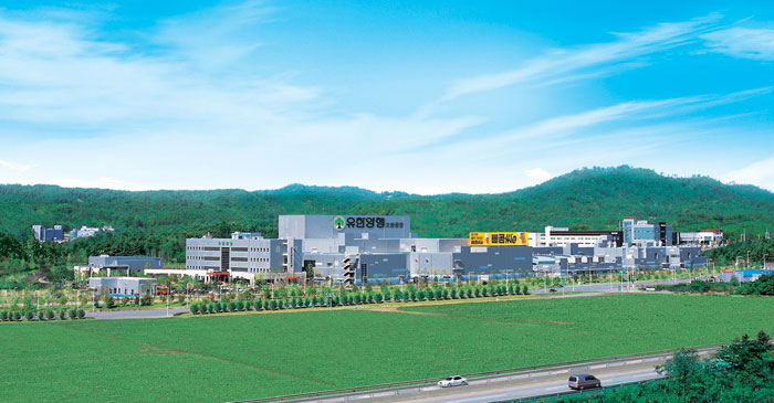 Yuhan Corporation’s main factory in Ochang-eup in Cheongwon-gun (County), Chungcheongbuk-do (North Chungcheong Province). This is the largest pharmaceuticals production plant in Korea.
