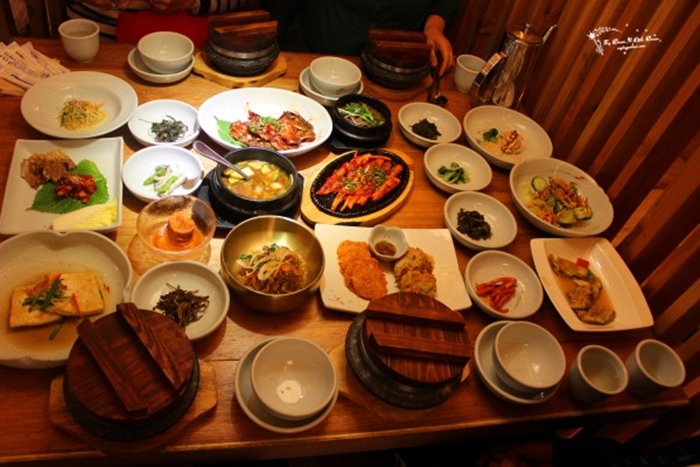 Yummy%20Hanjeongsik%20at%20Jangganae%20deodeokbap001.jpg