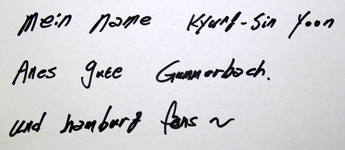 Yoon Kyung-sin sends a handwritten message in German to wish all the fans of Gummersbach and Hamburg good luck. 