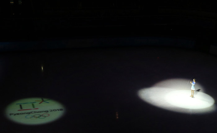 Kim Yuna introduces the emblem of the 2018 PyeongChang Winter Olympic Games during the gala exhibition on February 23 in the Iceberg Skating Palace at the Sochi 2014 Winter Olympic Games. (photo: Yonhap News)