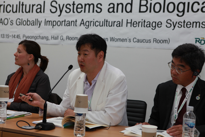 Korean and Japanese professionals exchange information on globally important agricultural heritage systems during the workshop on October 7. (photo courtesy of the RDA) 