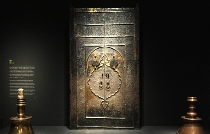 The Doors to the Kaaba, which served as a gate to the sacred building in Mecca, Saudi Arabia, for 300 years until 1947, are on display in the Roads of Arabia special exhibition currently underway at the National Museum of Korea in Seoul. (Kim Young-ah)