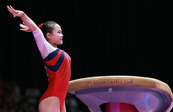 Gymnast Yeo Seojeong completes her second attempt in the women's vault final at the Asian Games in Jakarta-Palembang on Aug. 23. (Yonhap News)