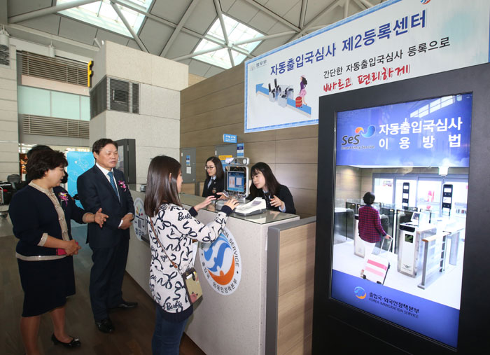 A tourist registers with the auto immigration screening service at Incheon International Airport.