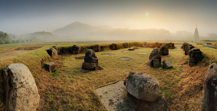 (From top) The Gwanbuk-ri ruins, Busosanseong Fortress, the site of Jeomnimsaji Temple, the Neungsangri royal tombs and Naseong Fortress are all in Buyeo, Chungcheongnam-do. They, as well as the Wanggung-ri ruins and Mireuksaji Temple Site, are included in UNESCO's Baekje Historic Areas.