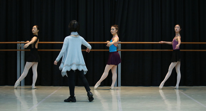 Ballet students train with KNUA professor Kim Sun-hee (second from left). 