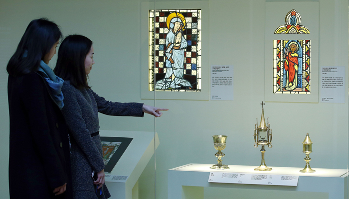 Fifteenth century stained glass windows portray images of the Virgin Mary and John the Baptist.