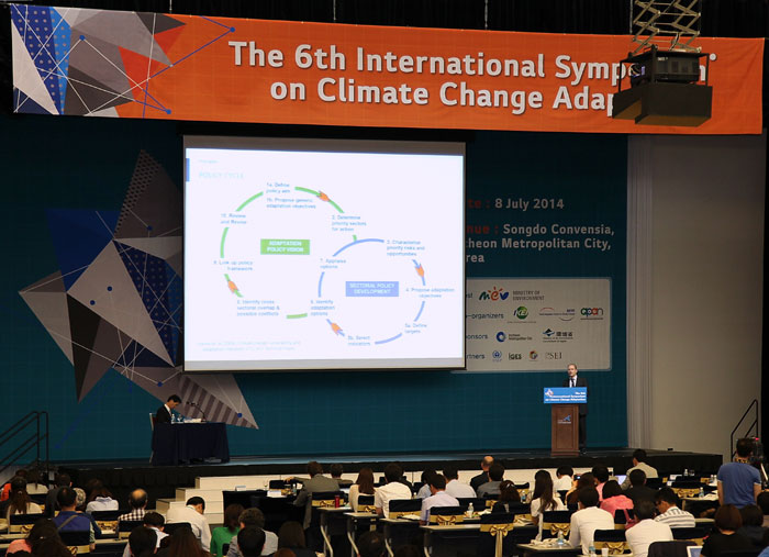 About 250 climate change experts from both Korea and overseas attended the International Symposium on Climate Change Adaption. (photo courtesy of Ministry of Environment)