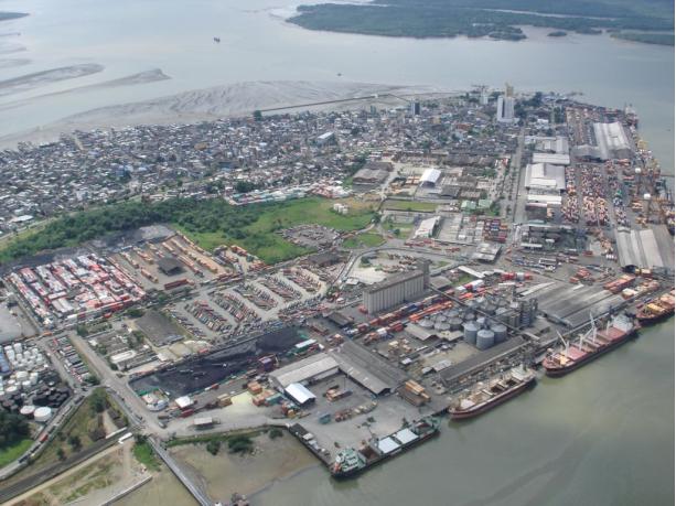 (Top) The section of the port in Buenaventura targeted for development is marked with a red dotted line. (Bottom) An aerial view of the Port of Buenaventura.
