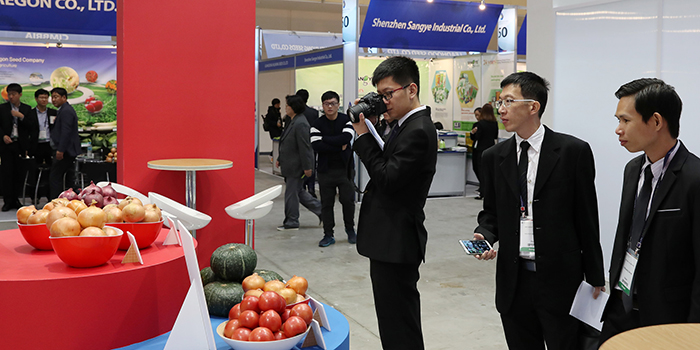 Participants in the Asia Seed Congress 2016 look around the booths for seeds trade and export.