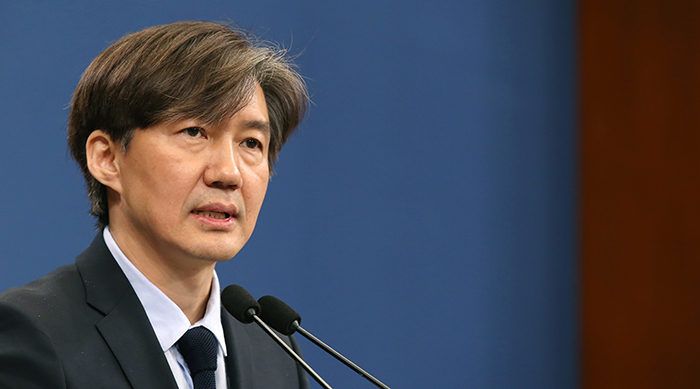 Senior presidential secretary for civil affairs Cho Kuk announces President Moon Jae-in’s order to raise the importance of the National Human Rights Commission of Korea, at the Chunchugwan press center of Cheong Wa Dae on May 24.