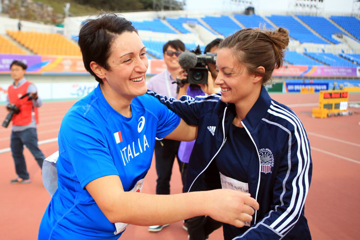 U.S. Army Sergeant Elizabeth Wasil (right) and her rival, Army Corporal Cerjtti Fabio from Italy, embrace each other after finishing the event on Oct. 4 in the 2015 CISM World Games in Mungyeong.