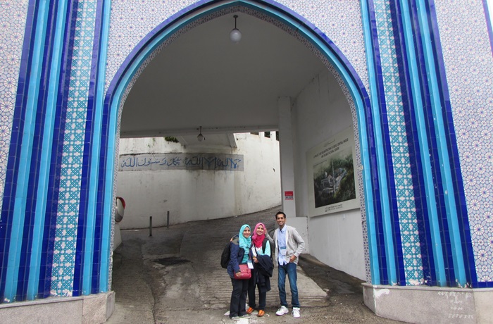 Visitors to the Seoul Central Majid greet each other after a group prayer on Sept. 1, the day of the sacrificial feast.