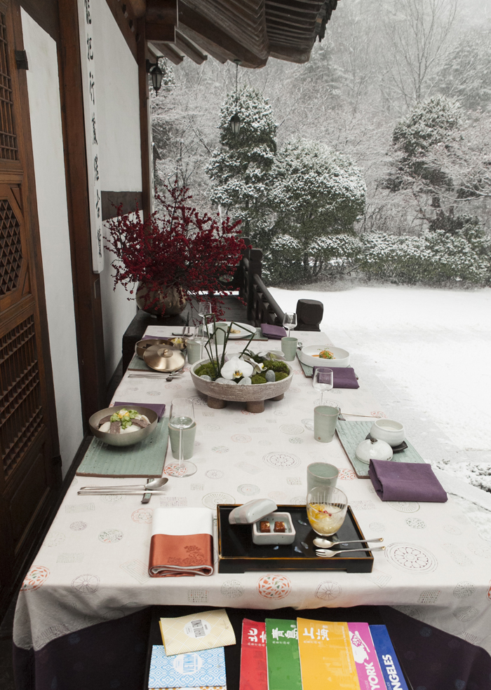  An exhibit of the set menu prepared by the Institute of Korean Royal Cuisine. 