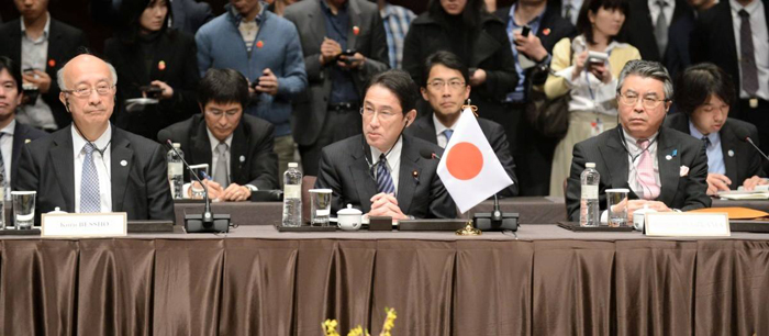 (Top) Korea's Yun Byung-se, (middle, center) China's Wang Yi and Japan's Fumio Kishida (bottom, center) attend the Seventh Trilateral Foreign Ministers' Meeting among Korea, Japan and China. 