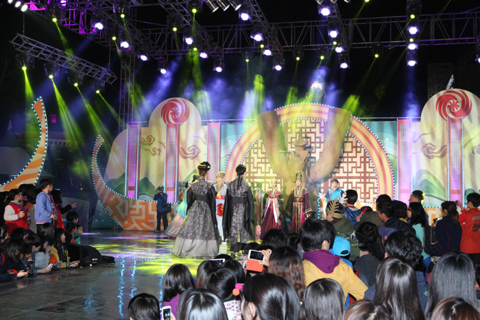 A parade reenacting the marriage of King Suro and Queen Heo and a Gaya fashion show are some of the highlights of the Gaya Culture Festival. 