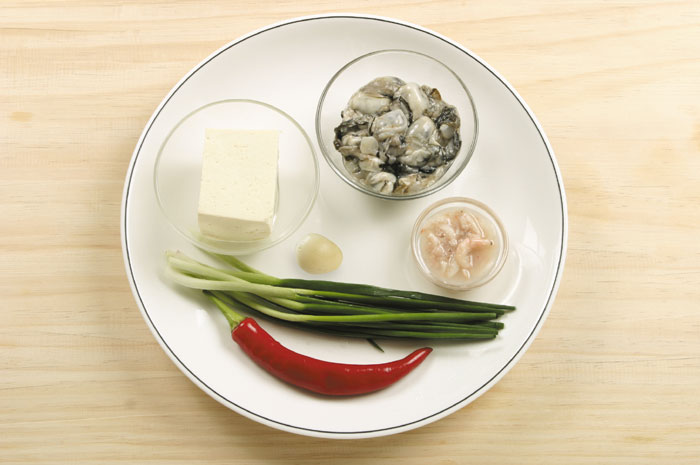 Oyster tofu soup includes oysters, tofu, small green onions and fermented shrimp.