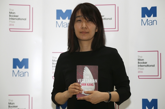 노르웨이 공공예술프로젝트 ‘미래의 도서관’의 올해의 작가로 선정된 맨부커상 수상 소설가 한강. 연합뉴스