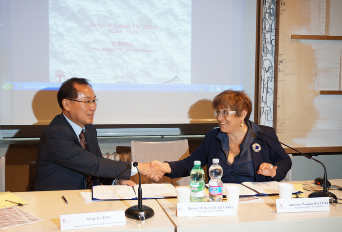 Officials from the CHA and the General Secretariat of the Italian Ministry of Heritage and Cultural Activities sign a memorandum of understanding to cooperate on culture and heritage on October 15. 