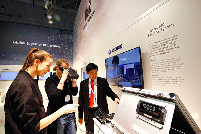 Visitors to the ITU Telecom World 2015 try a special iris recognition device made by IRIENCE. The firm was selected as one of the three recipients of the Entrepreneurship Award at the ITU's Telecom World 2015.