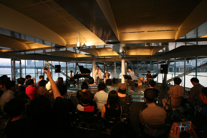 A jazz festival will be held at the Riverview 8th Avenue, a performance venue underneath the Gwangjin-gyo Bridge, from Aug. 14 to 16.