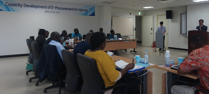 A training session on online procurement for civil servants from Uganda is underway at the Public Procurement Training Institute in Gimcheon, Gyeongsangbuk-do.