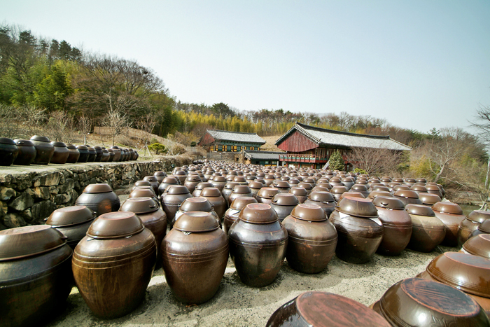 Jangdokdae at Tongdosa Temple in Yangsan, Gyeongsangnam-do (South Gyeongsang Province) (photo: Yonhap News) 