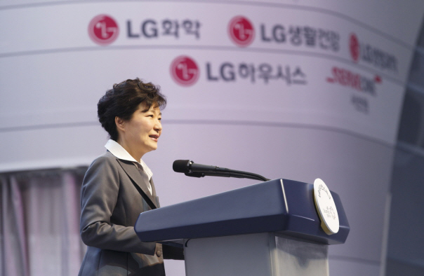 President Park Geun-hye gives her congratulatory remarks during the groundbreaking ceremony at the Magok industrial Park in Seoul on October 23. 
