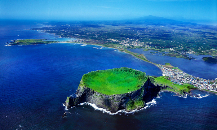 (From top) Global Geoparks on Jejudo Island include the columnar joints along the Jungmun Daepo Coast, the lava dome at the Yongmeori tuff ring and the Seongsan Sunrise Peak.