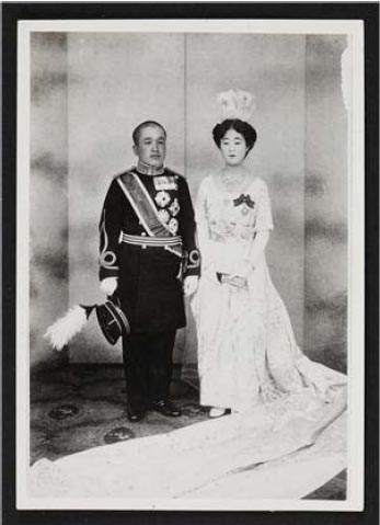 The photo shows King Yeongchin (left) and his wife at their wedding in 1920.