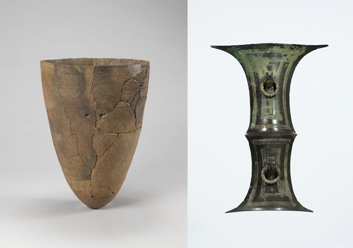 Comb-pattern pottery (left) representing the Neolithic Period on the Korean Peninsula and a bronze split bamboo-shaped artifact from the Early Iron Age are on display in the exhibition “The Enchanting Journey to Korean Civilization” at the National Museum of Riyadh. The event runs through March 7, 2019.