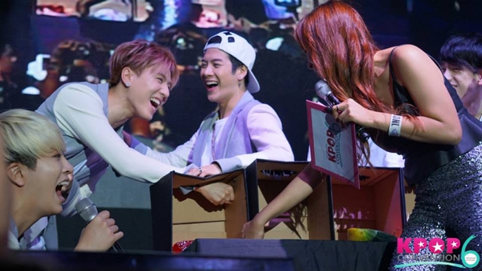 Kring facilitating a game for GOT7 (photo by the Philippine KPop Convention)