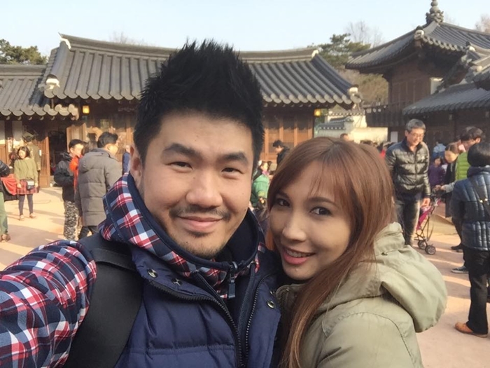 In spite of the freezing cold weather, the Krimmy Couple went out to participate in the different activities for Seollal