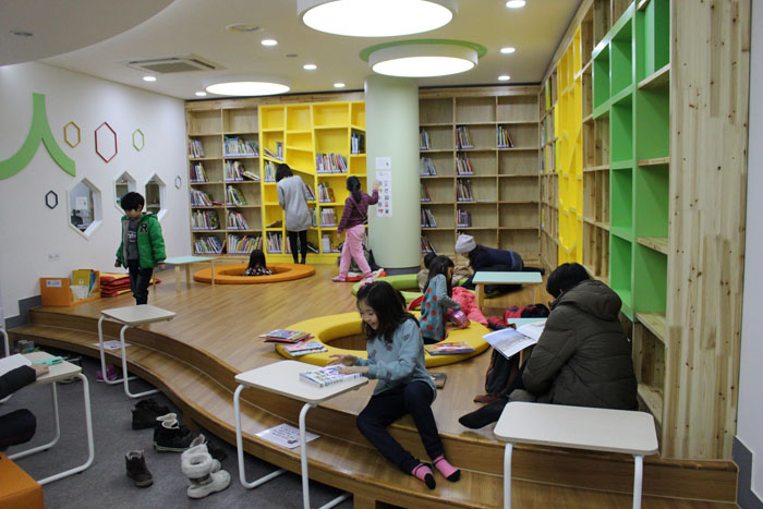 The Cheongun Literature Library in central Seoul has mostly books of literature, including poetry and novels.