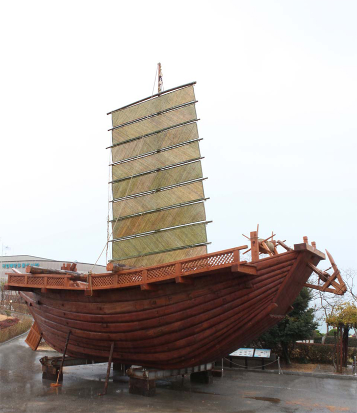 The Mado 1 is modeled after a ship wreck that sank in the Yellow Sea some 800 years ago. 