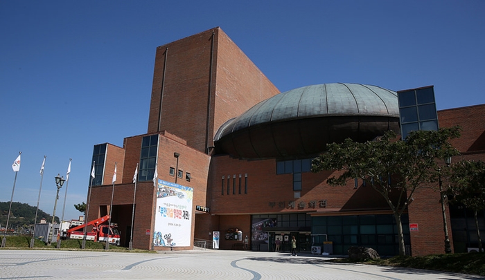 The Masil Cinema is located at the Buan Arts Center.
