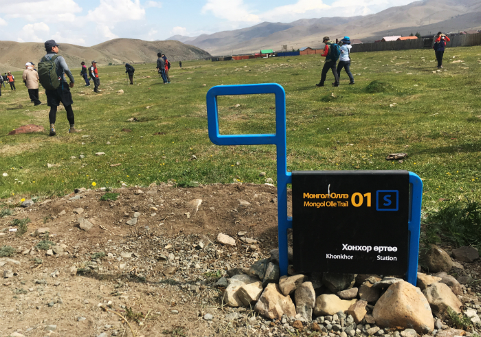 A <i>ganse</i> (간세), a small horse-shaped trail marker, stands at the starting point of Mongol Olle Route 1, near the Henhor Village just outside Ulaanbaatar.