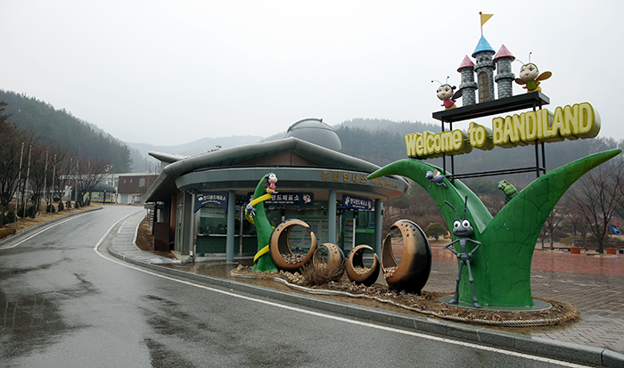 Bandiland, a firefly themed amusement park, is the only place in the country registered as a habitat of both fireflies and their pray, marsh snails. Over 200,000 people visit the theme park every year to learn about fireflies. 