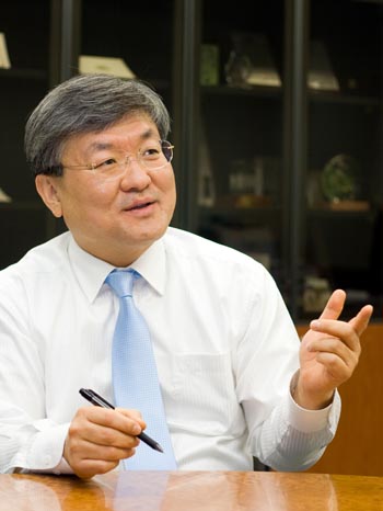 Lee Gyung-su is appointed COO of ITER.