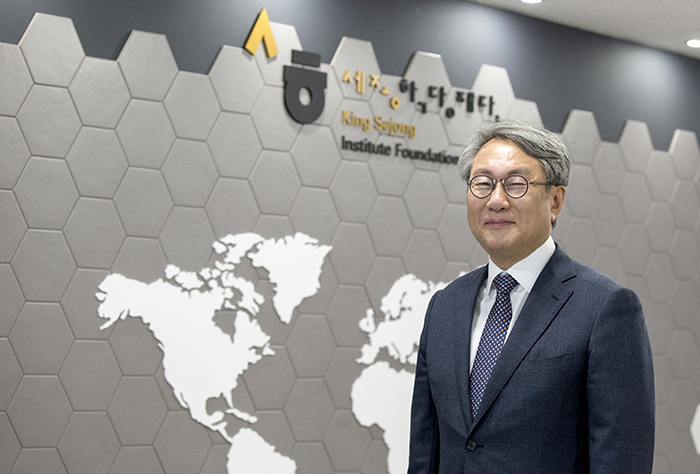 Chairman Song Hyangkeun of the King Sejong Institute Foundation says, 'It's the aim of the King Sejong Institute to provide education of even-quality, wherever you are.'