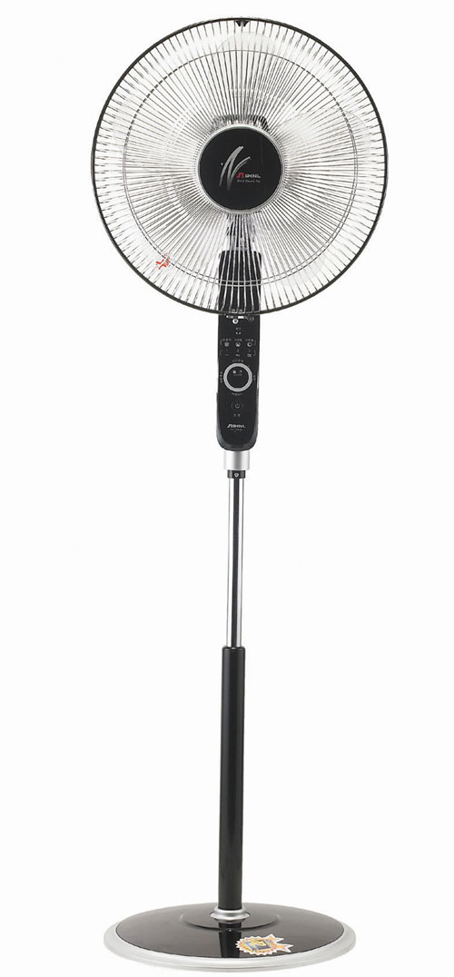To prevent users from getting hit by the fan blades, Shinil applies a child-lock to its 'smart touch safety' electric fans.
