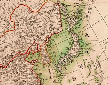 The East Sea was called the “Sea of Joseon” (朝鮮海) in the <i>Shin-jung-man-guk-jeon-do</i> (新訂萬國全圖), a map made in 1810 in Japan. (image courtesy of the Seoul Arts Center)