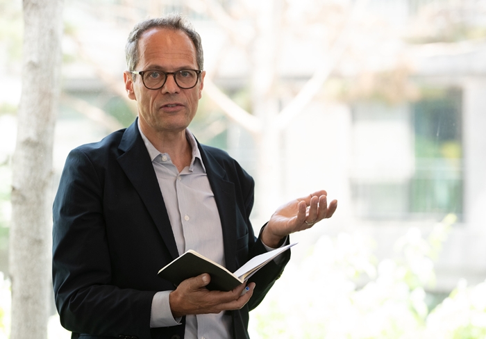 Nicolas Vaucher is the lead architect at Burckhardt+Partner, the company that supervised the design and construction of the Swiss Embassy in Seoul's new building. (Kim Sunjoo)