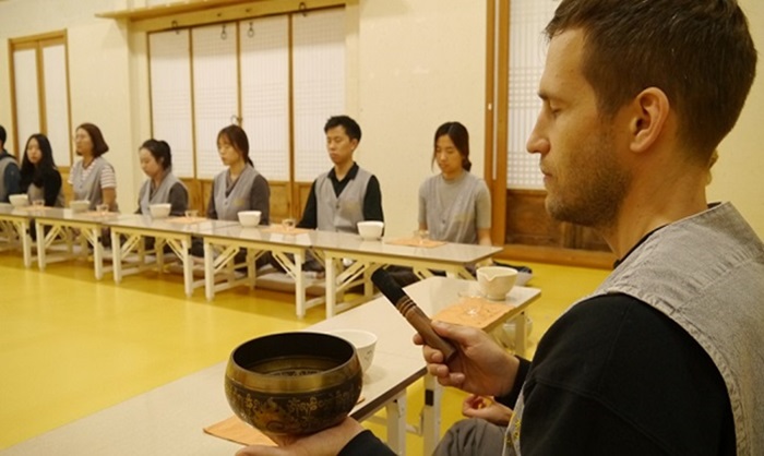 Tourists attend a temple stay program at Woljeongsa Temple in Pyeongchang-gun County, Gangwon-do Province, on May 27.