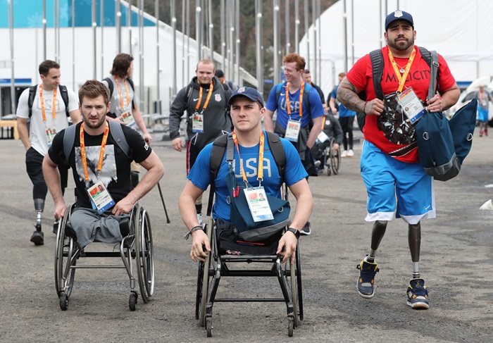 Transport for the disabled will be expanded during the PyeongChang 2018 Paralympic Winter Games. The photo shows the U.S. athletes moving in to the PyeongChang athletes’ village on March 4.