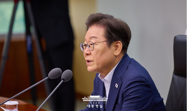 President Lee eyes easing biz penalties, forming KRW 100T fund