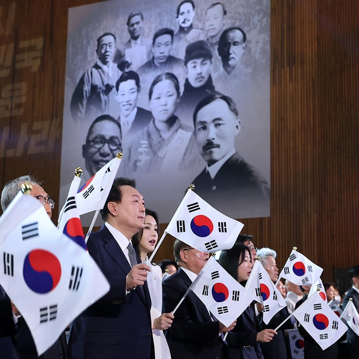 President Yoon sings on March First Independence Movement Day