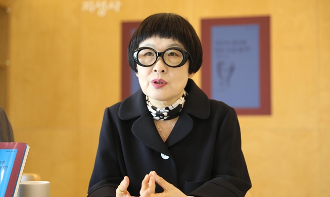 Poet named honorary member of US arts-sciences society